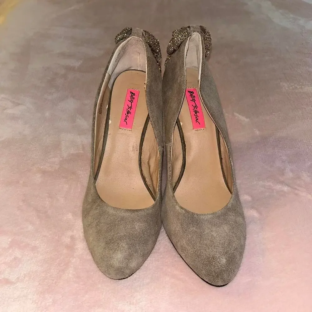 Betsey Johnson taupe colored suede‎ wedges size 10